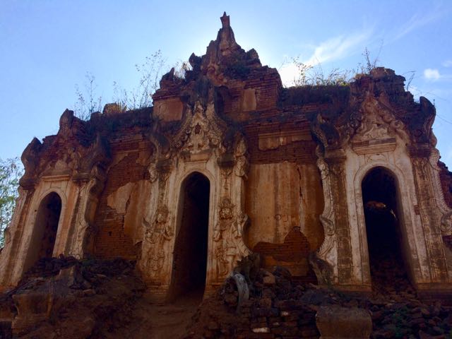 Inle Lake Tour Shwe Indein Pagoda ruined temple