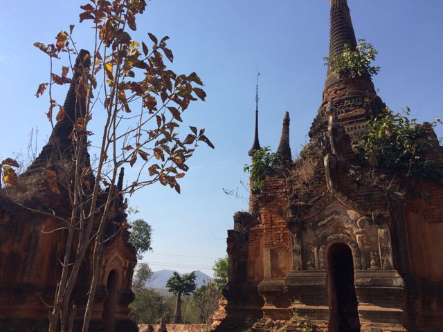 Inle Lake Tour Shwe Indein Pagoda ruins