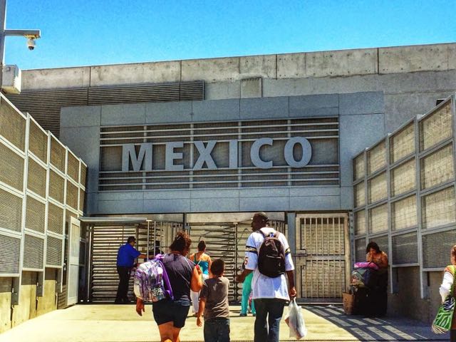 Mexico border crossing - Mexico sign