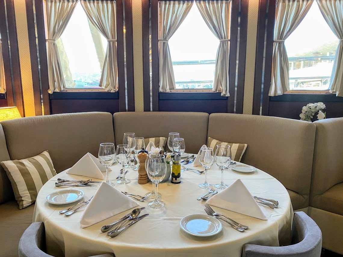 Restaurant table on Running on waves